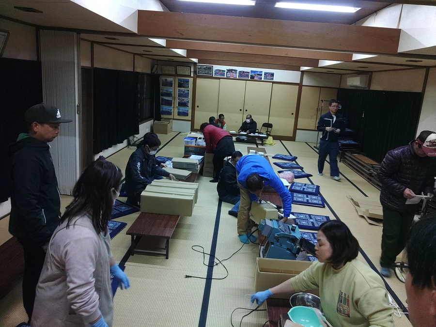 リターンの梱包を行いました