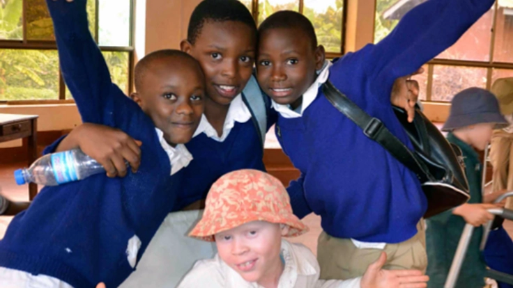 アルビノ・盲目・孤児の子どもたちのため家をタンザニアに建設！