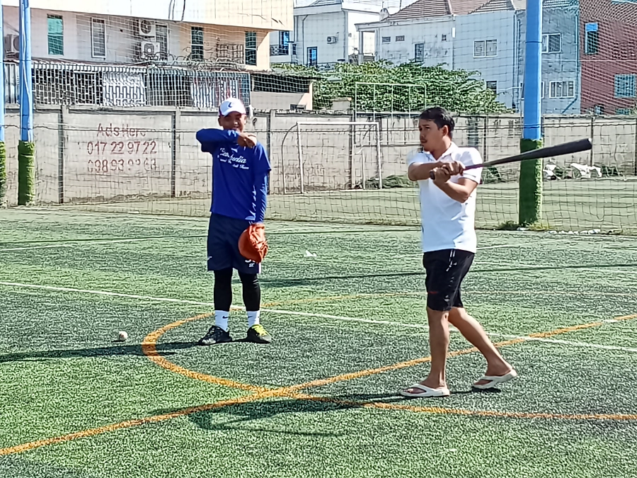 連盟会長自ら熱いノック！