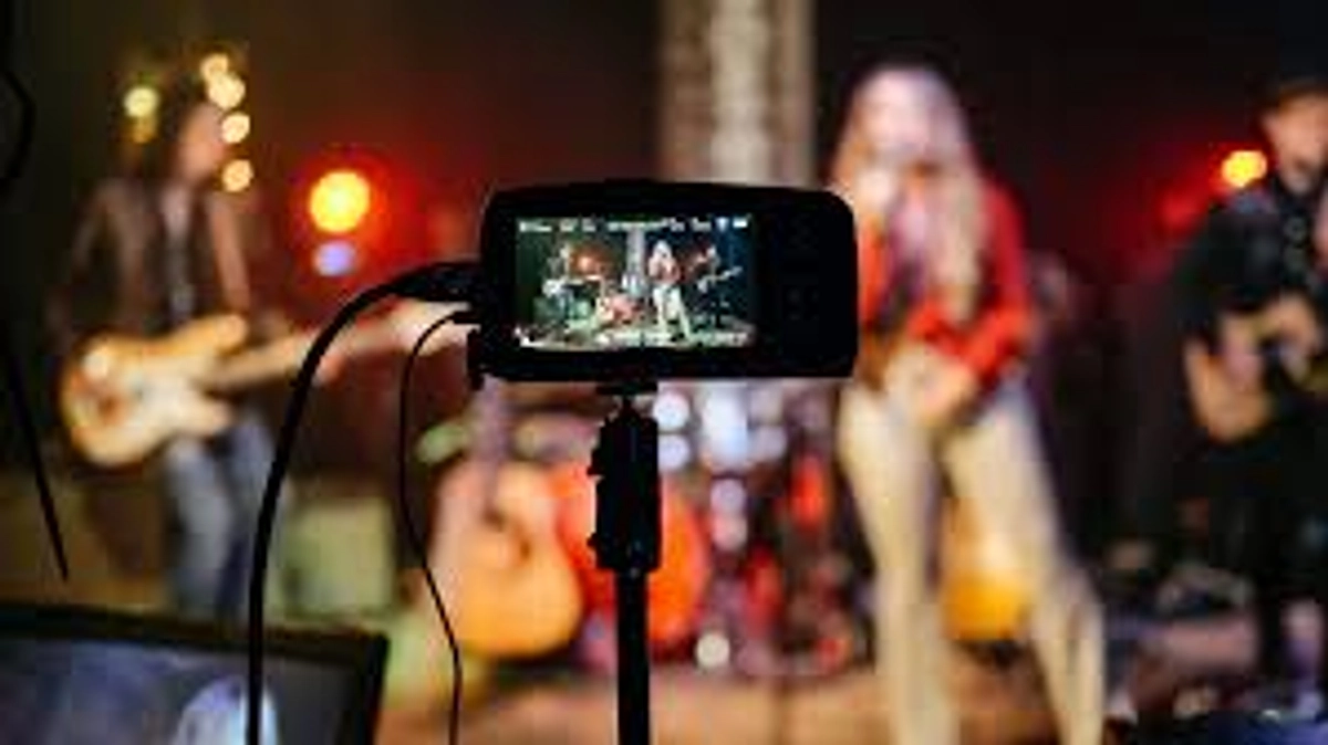 完成式典をオンラインライブ中継にてお届けしたいです。