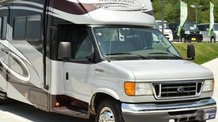 目の見えない自閉症の子と共にキャンピングカーで移動美容・理室