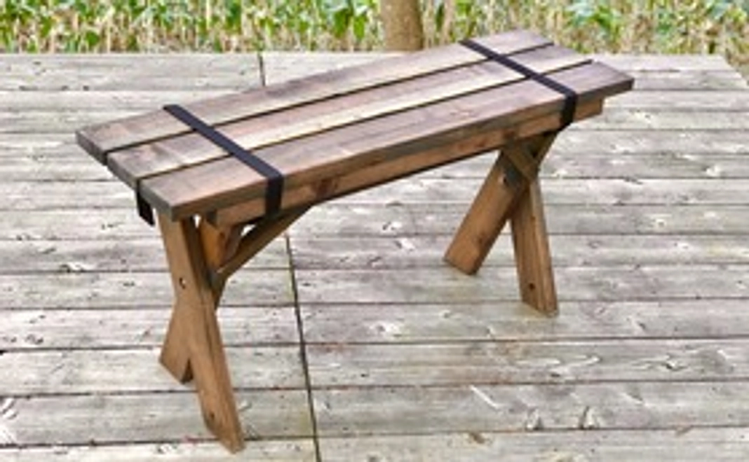 折り畳み可能なワイルドベンチ。もちろん阿波の木材で！