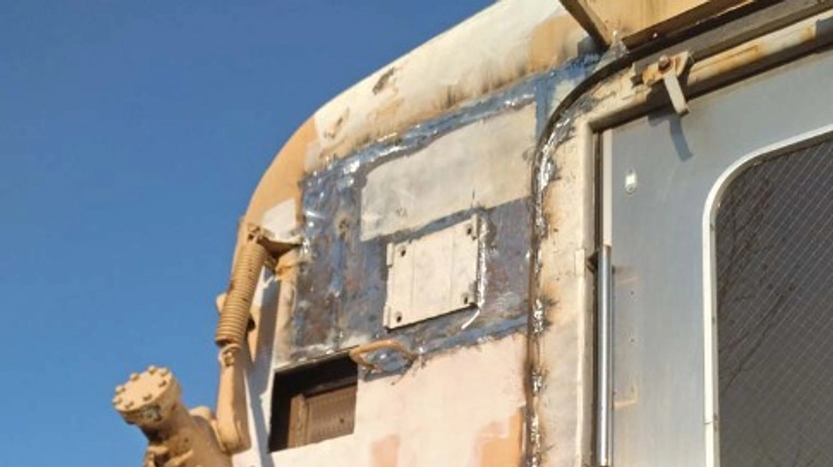 車体保全活動現場～クハ489-501の連結面整備途中経過～