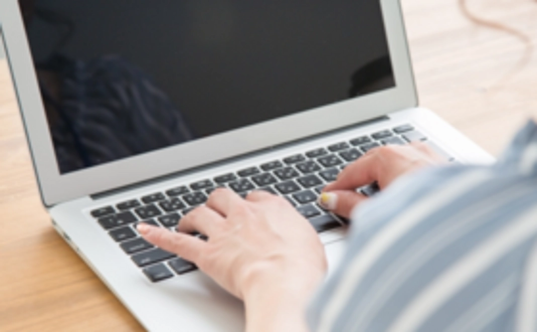 お礼と娘の活動状況をメールでご報告します。