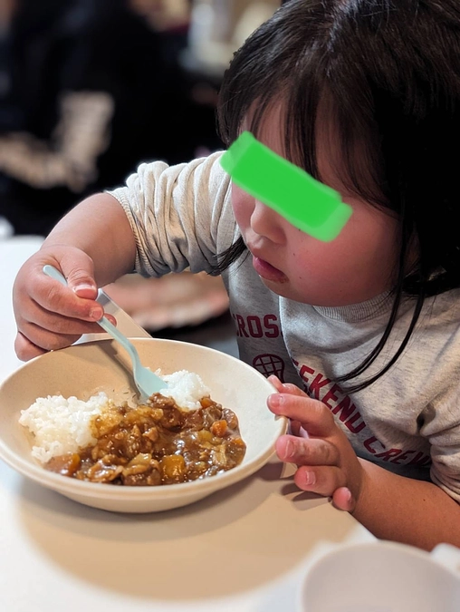 あと８日になりました。　昨日は小学校卒業のお祝いのカレー会でした