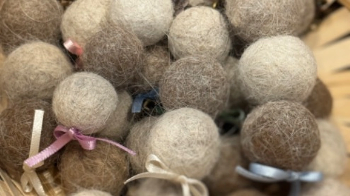 リターンのフェルトボールバッグチャーム