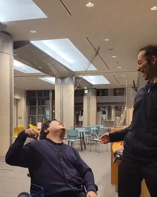 皿回し、特訓中！！