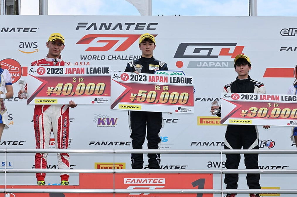 ライセンス取得と国内デビュー戦の報告