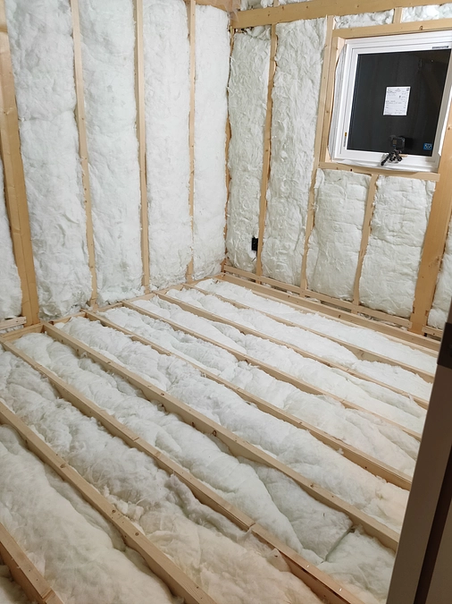本日２階の天井と倉庫の断熱材が入れ終わりましたー🌟