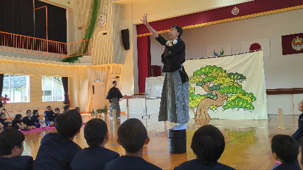 志布志市立山重小、鹿児島市立東昌小、錦江町立池田小で狂言体験が実施されました！