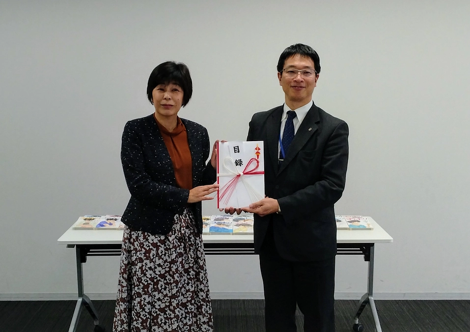 県立高校/市立高校への寄贈が完了。私立高校にもお届けします！