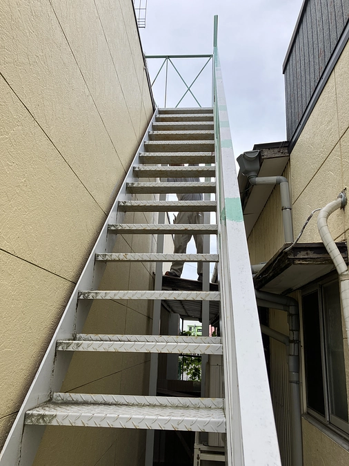 階段工事始まる