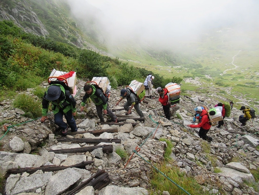 環境省による中央アルプスでのライチョウの野生復帰事業