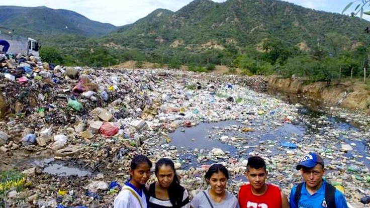 南米ボリビアで資源ごみを回収する軽トラックを購入したい