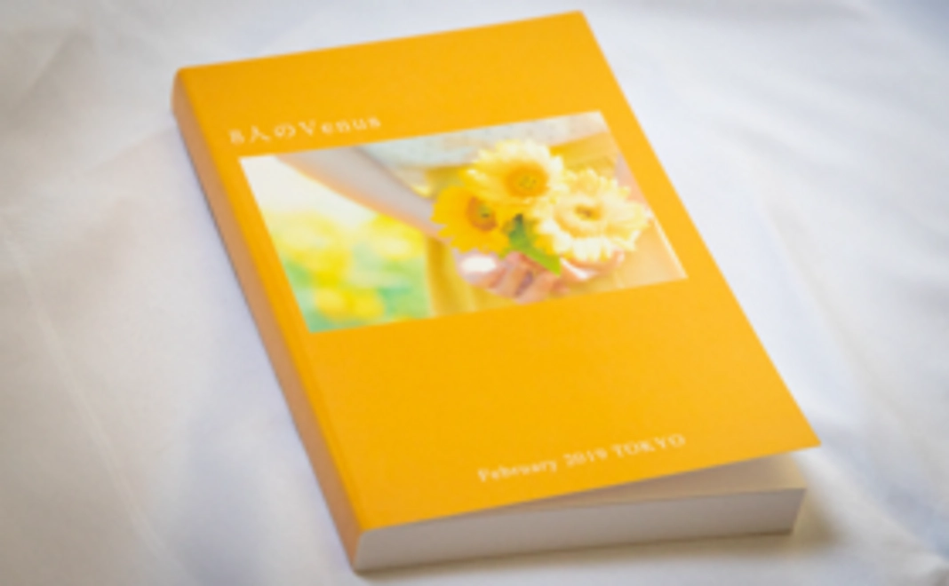 8人のVenusオリジナルフォトブック（スペシャルバージョン）