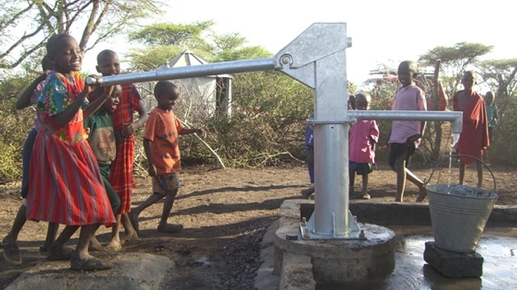 ケニアの水不足の村に井戸を作り、きれいな水を届けたい！