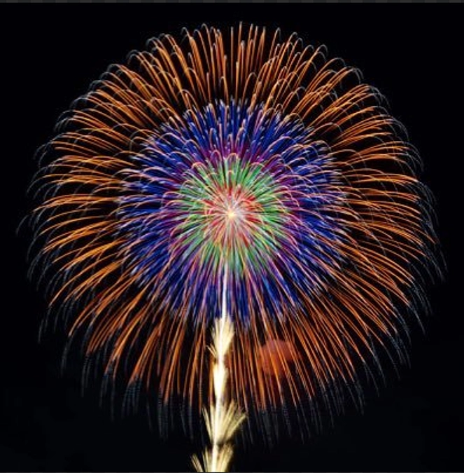 連続優勝をねらう、山﨑煙火さんの10号玉　