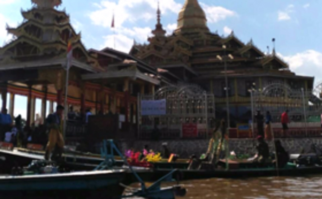 【ミャンマーの「インレー湖」からあなたに絵葉書をお送りします】