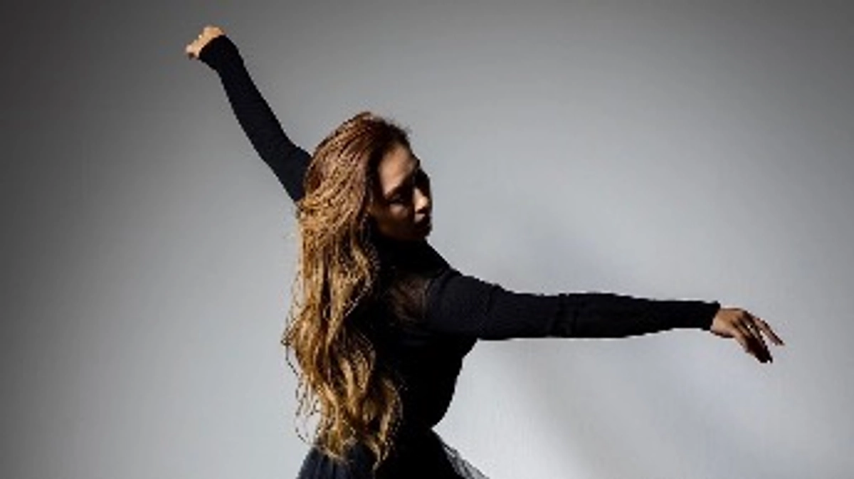 NEOダンサーのご紹介No.4【江上万絢】