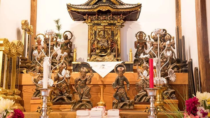 運慶作　薬師如来像　富士山の麓で世界一長い百万遍大数珠回し