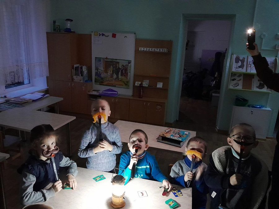 幼稚園の先生たちの奮闘ー子どもたちから心配や不安を取り除き、困難な日常を楽しめるゲームに変えていく