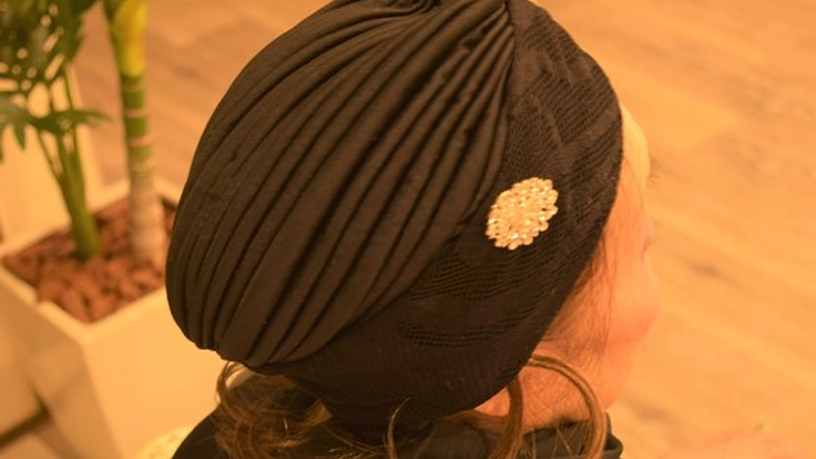 髪に悩みを抱える女性たちへ。「エクステ付き帽子」を届けたい!