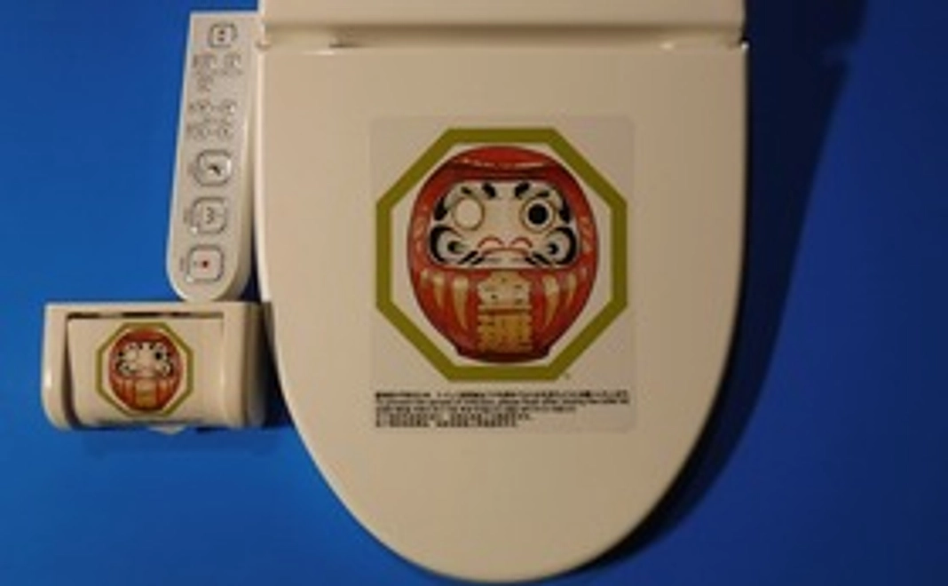 金運温水洗浄便座用ステッカータイプ　ダルマA　大小デザイン各１枚ずつ入り1セット