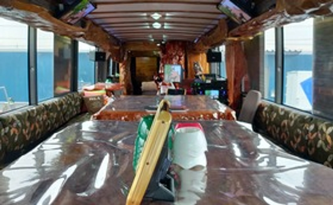 貸切３０分カラオケ無料