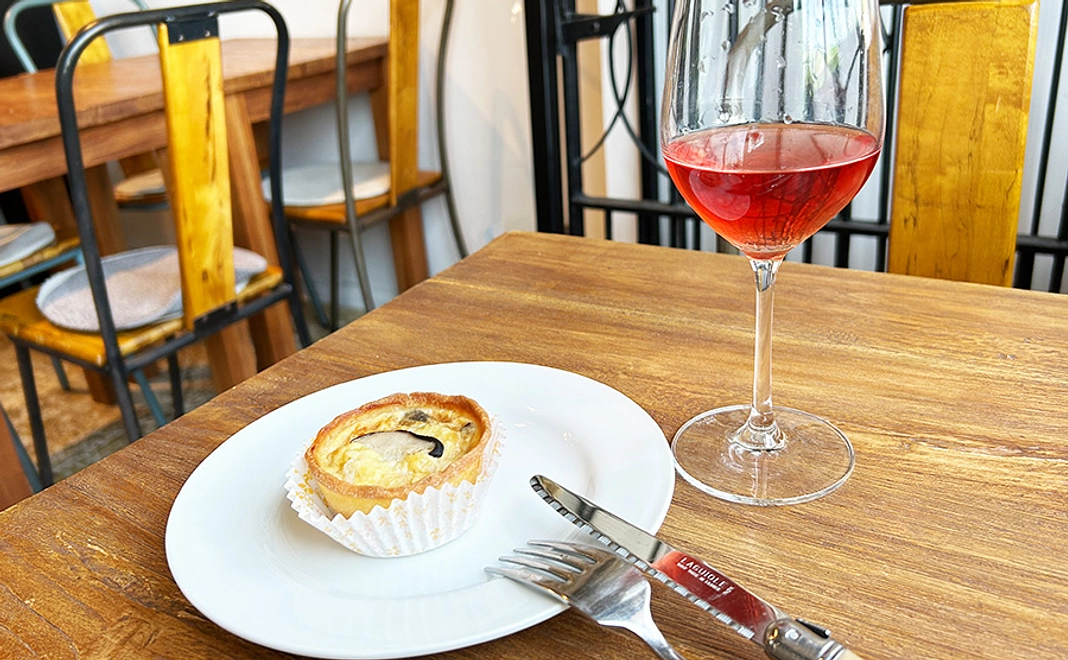 ミニキッシュ＆グラスワイン