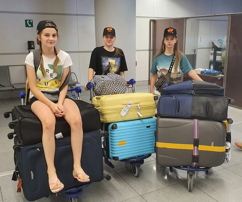 日本から持ってこれた支援物資をウクライナにいれるため、現在整理しています