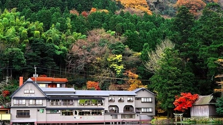 美しい景色に囲まれた由布院温泉のペンション"豊の国"を救いたい