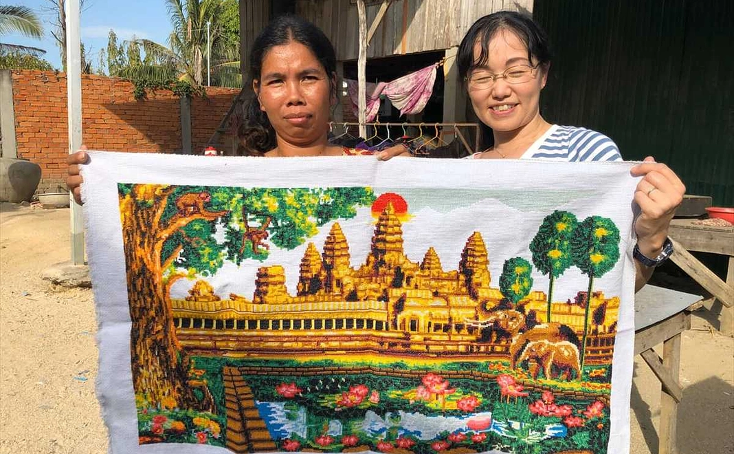 クメール文化を描いた100％ハンドメイドの刺繍