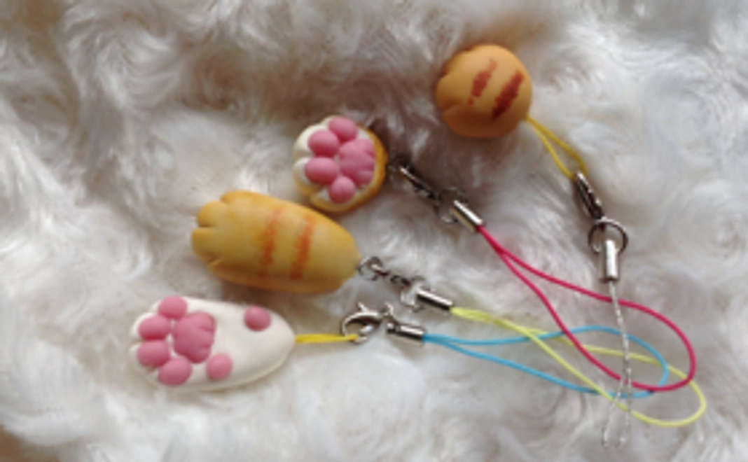 にゃんこのしっぽ♪オリジナル肉球ストラップ