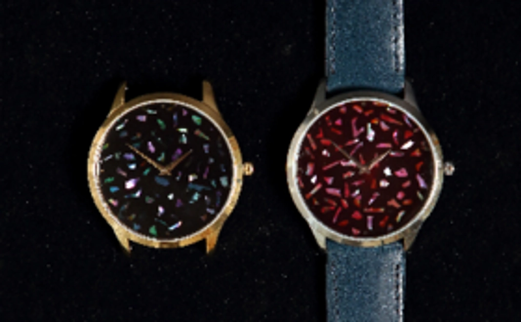 若狭塗の腕時計：青貝模様・馬革バージョン