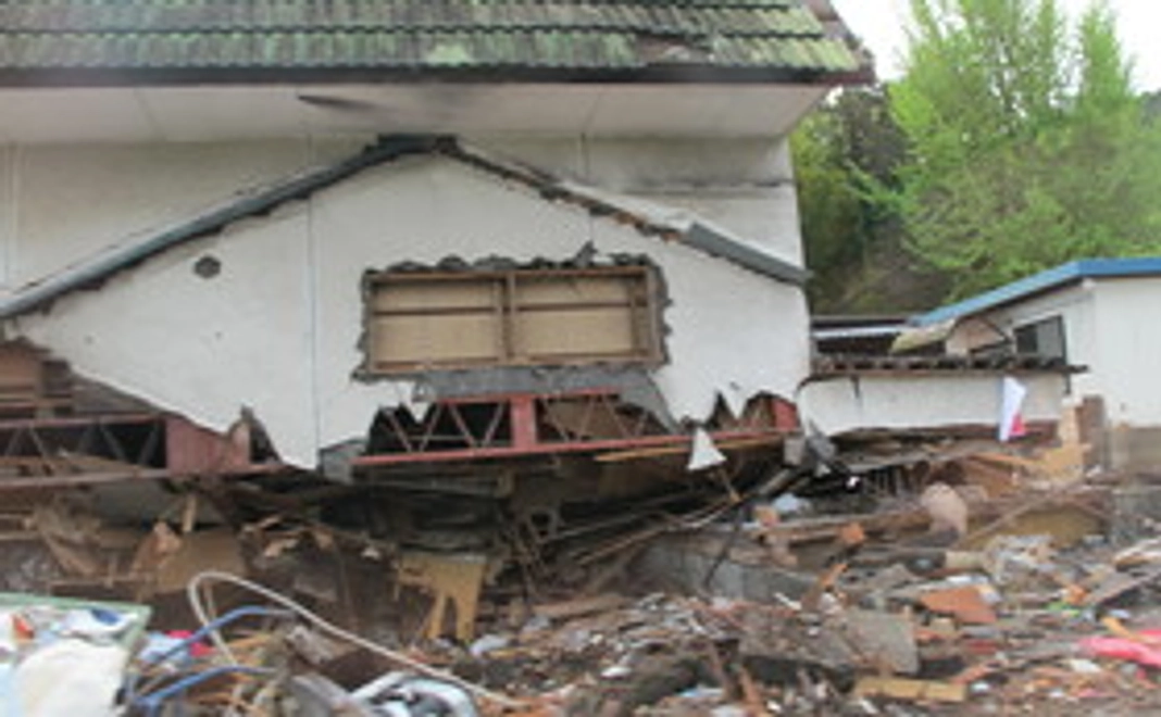 現地で使用するダンプカーのに、支援者様のお名前を掲載