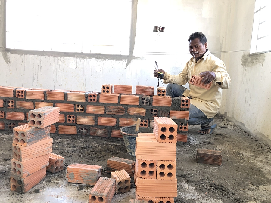 加工場建設活動報告 6. 完成間近！カンボジア大工さんの凄さ、頼るたいせつさ