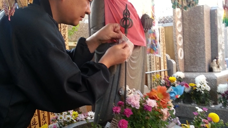 昭和52年に建立された水子供養地蔵尊の右手を修復したいです！