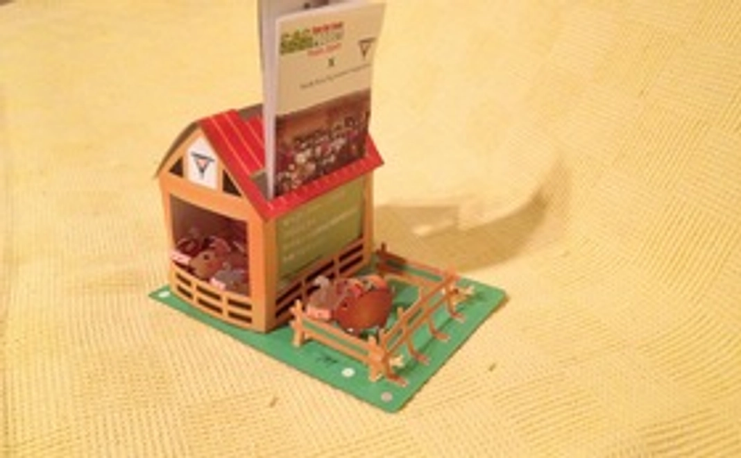 現地子どもしおり、ペーパークラフト募金箱、現地から感謝の手紙、パンフレットなど