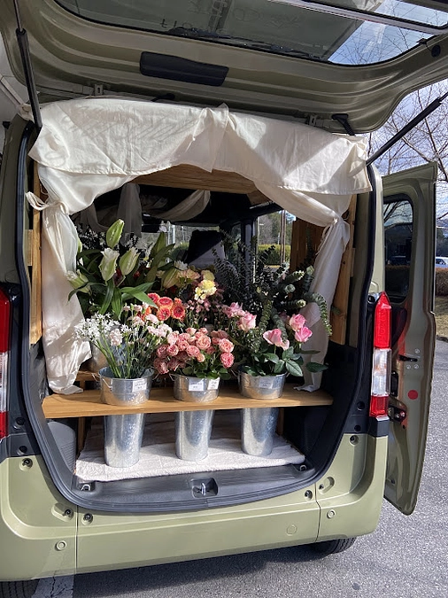 移動販売車を使った移動花屋スタート