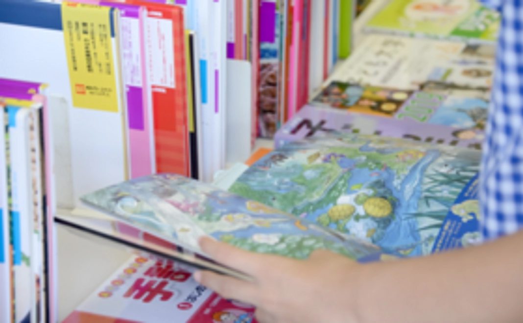 感謝の気持ちを込めた感謝状と、ご支援による実績をお伝えする活動報告書