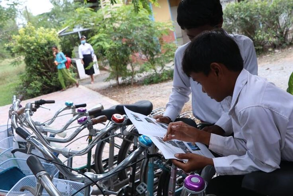 トリリンガル（3か国語）な自転車修理マニュアル