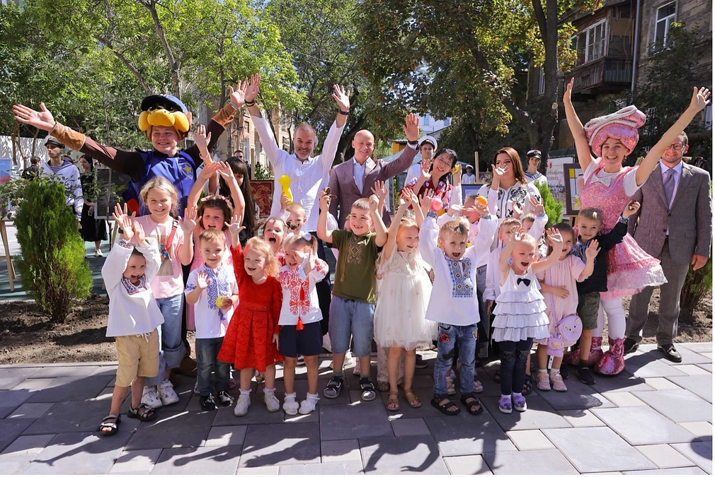 オデーサの保育園に50人の子どもたちが戻ってきました - 新しい遊び場づくりを一緒に応援してください