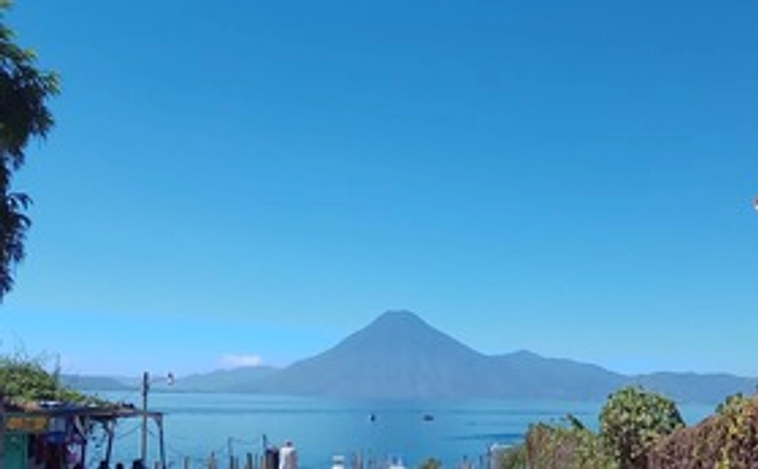 感謝のメールとアティトラン湖の写真