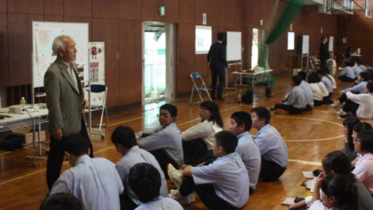 "「教わる」から「学ぶ」へ" 探究ゼミの挑戦！浦安高等学校