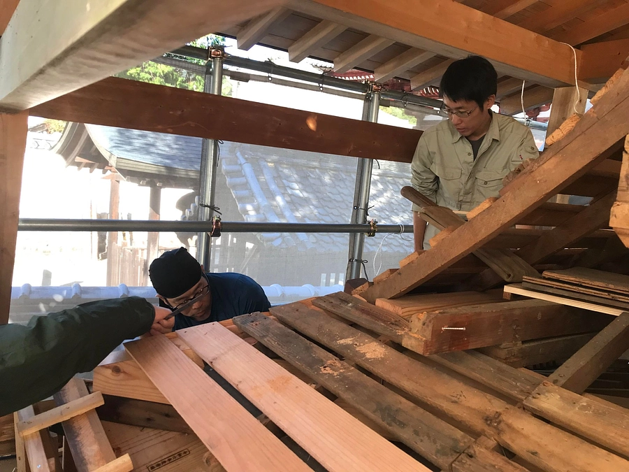 いよいよ屋根葺き替えへ