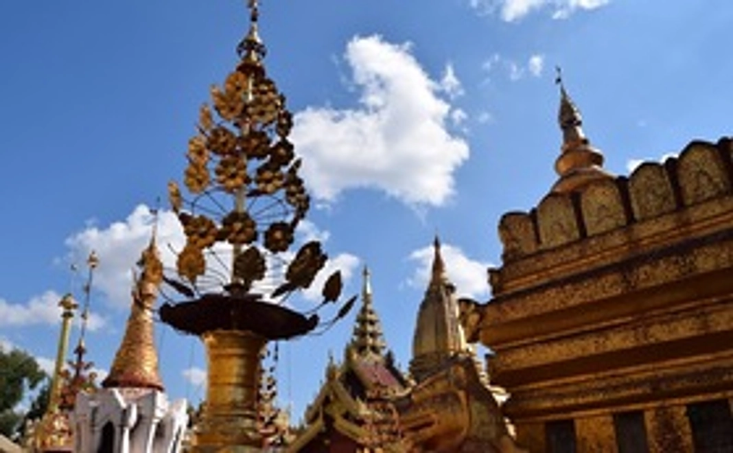 お礼のメールとミャンマーの写真2枚