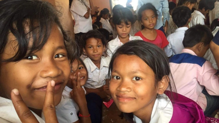 天然成分100%除菌水！ハートラちゃんボトル600本をカンボジアへ