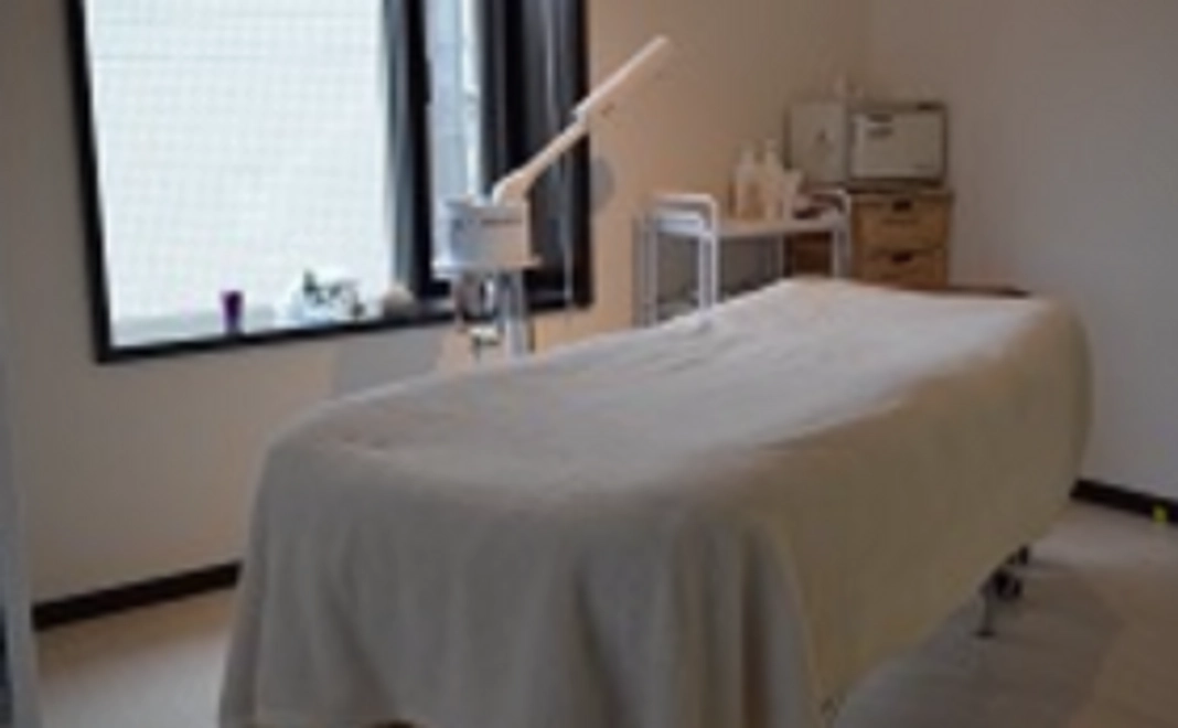 肌再生ハーブ美容液50％オフ券＆ビタミン導入コースご招待！