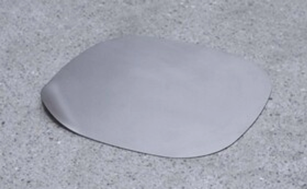 【超超早割】チタンまな板『SIKI TITANIUM CUTTING BOARD』