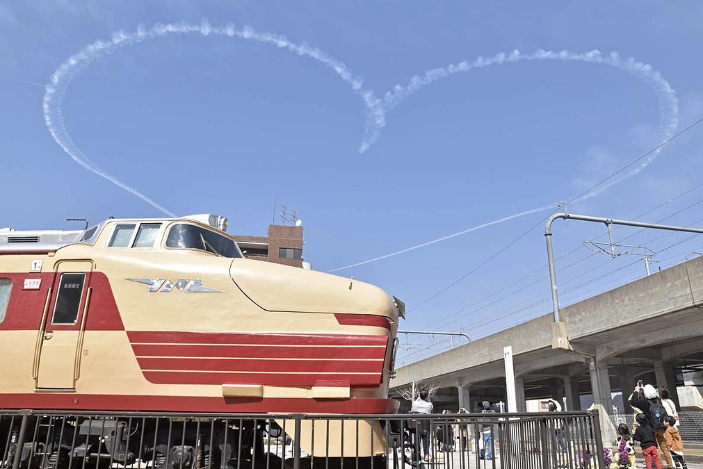 お天道様に感謝★　北陸新幹線敦賀開業前日、塗装作業を済ませました